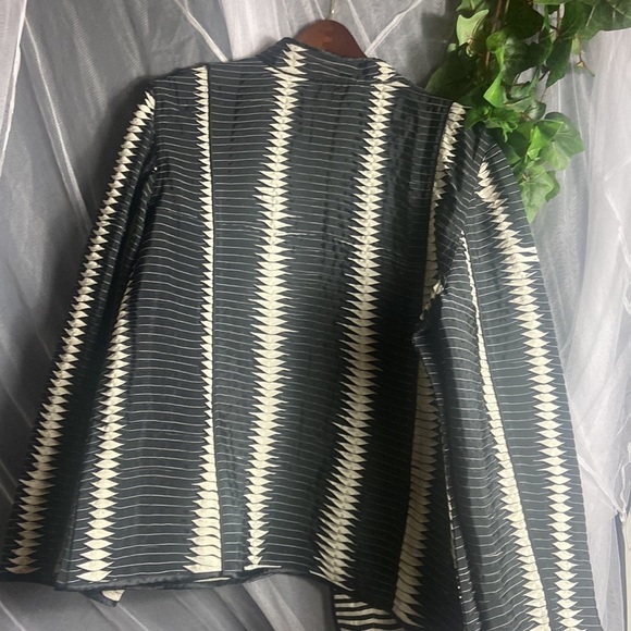 Contemporary Black & White Jacket Size large - Picture 8 of 9